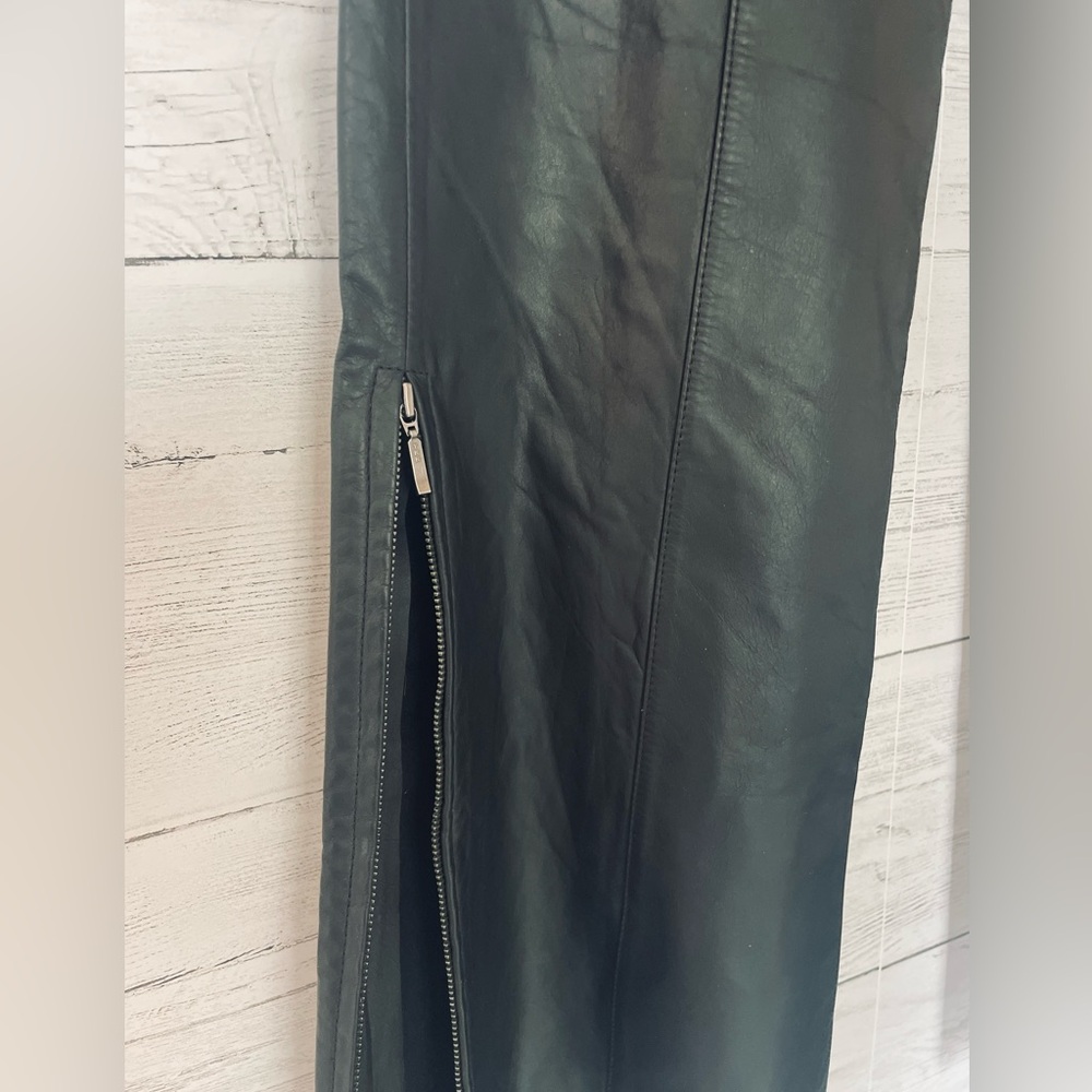 Danier black leather zip leg high waisted 
Slight flare sleek and gorgeous sz 4 - Picture 4 of 12